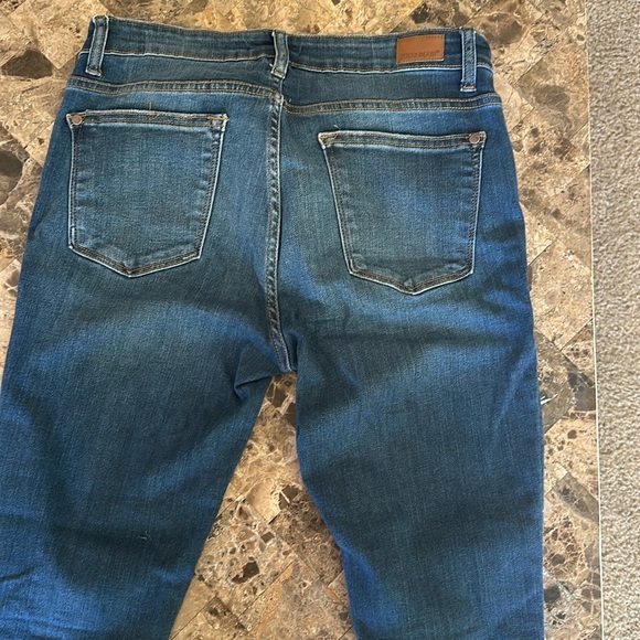 Judy Blue Jeans - Picture 4 of 4